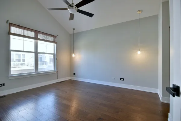 $3,250 | 982 Indigo Court, Hanover Park, IL 60133