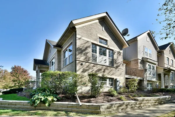 $3,250 | 982 Indigo Court, Hanover Park, IL 60133