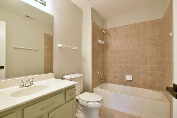 $3,250 | 982 Indigo Court, Hanover Park, IL 60133