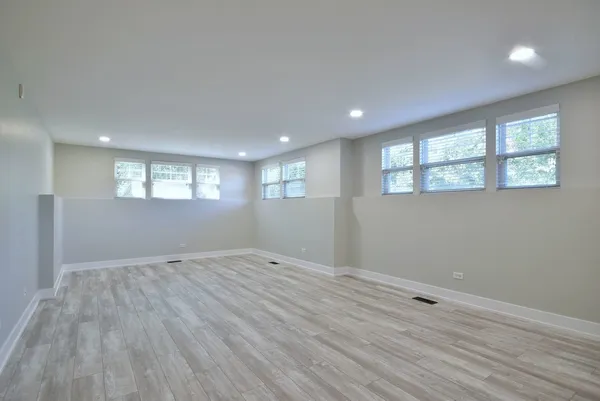 $3,250 | 982 Indigo Court, Hanover Park, IL 60133