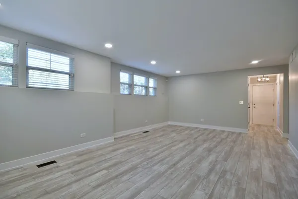 $3,250 | 982 Indigo Court, Hanover Park, IL 60133