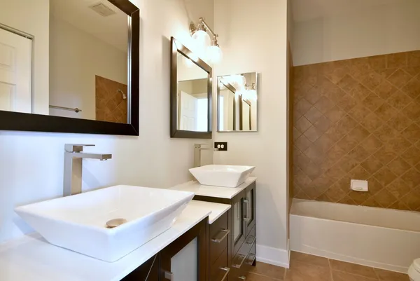 $3,250 | 982 Indigo Court, Hanover Park, IL 60133