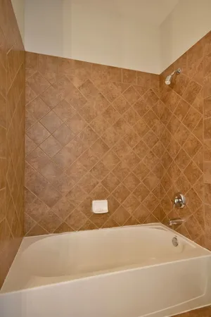 $3,250 | 982 Indigo Court, Hanover Park, IL 60133
