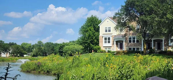 $3,250 | 982 Indigo Court, Hanover Park, IL 60133