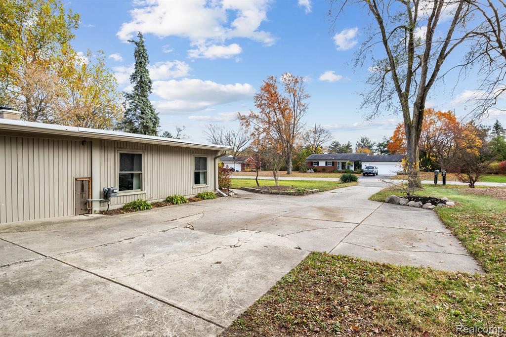 27870 Peppermill Road Farmington Hills, MI 48331 - Photo 43 of 59
