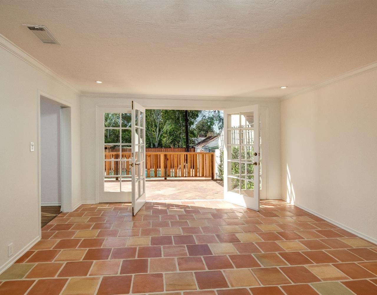 2054 Galbreth Road Pasadena, CA 91104 - Photo 7 of 26 Gallery Image 7