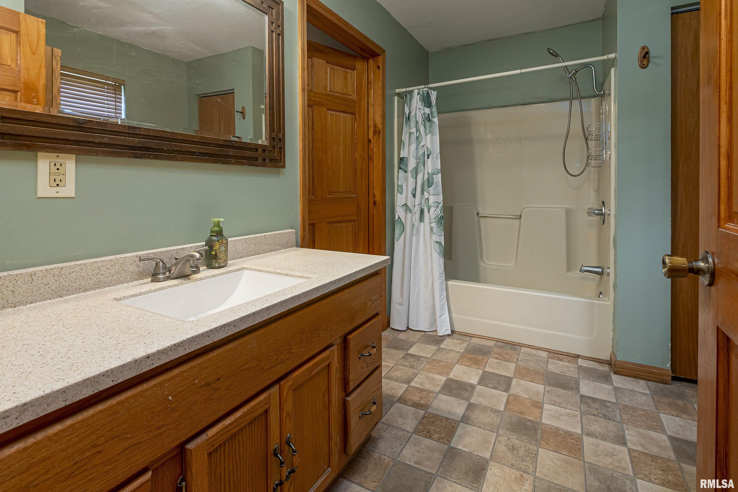 4040 Boskydell Road Carbondale, IL 62903 - Photo 16 of 45 Gallery Image 16