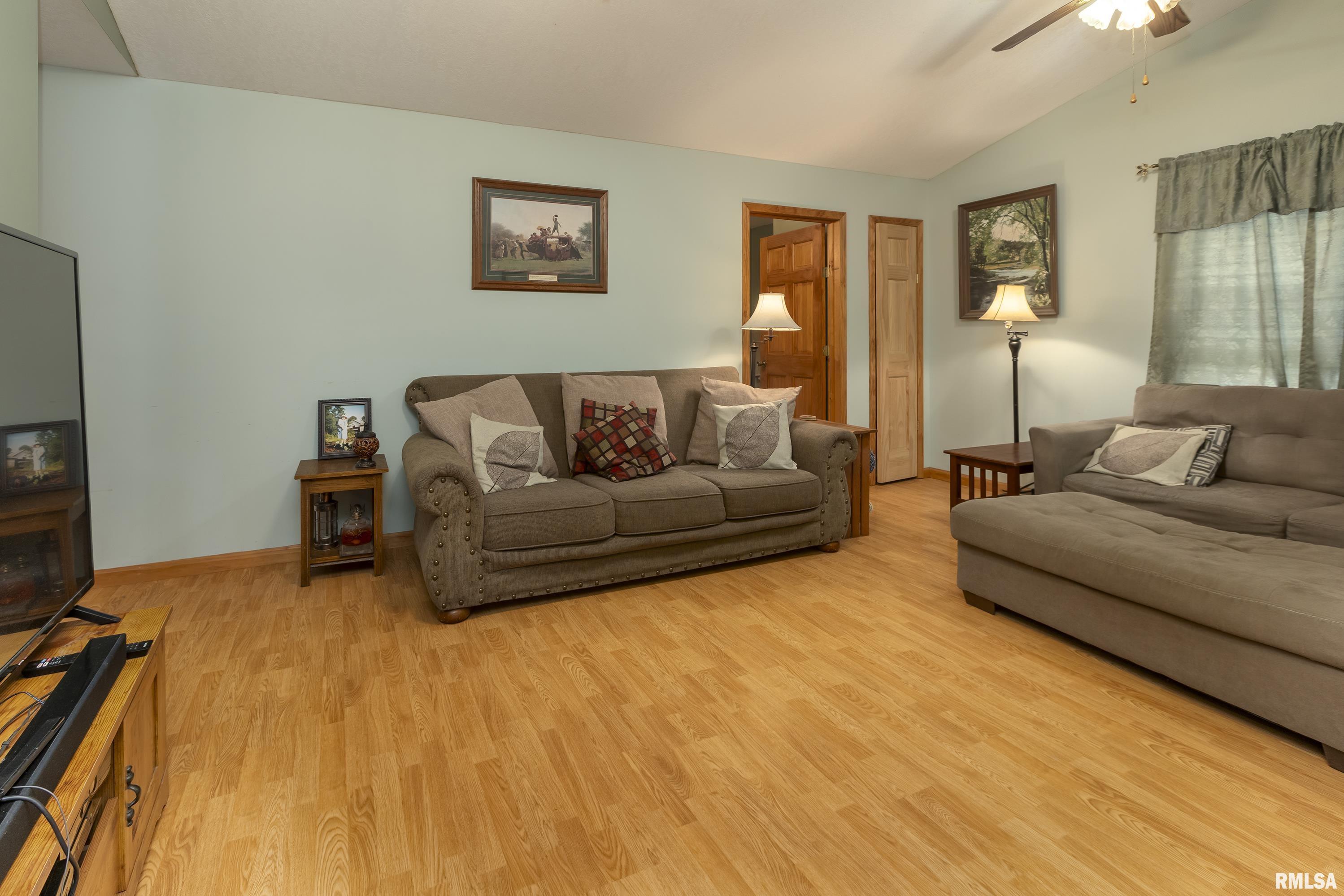 4040 Boskydell Road Carbondale, IL 62903 - Photo 6 of 45 Gallery Image 6
