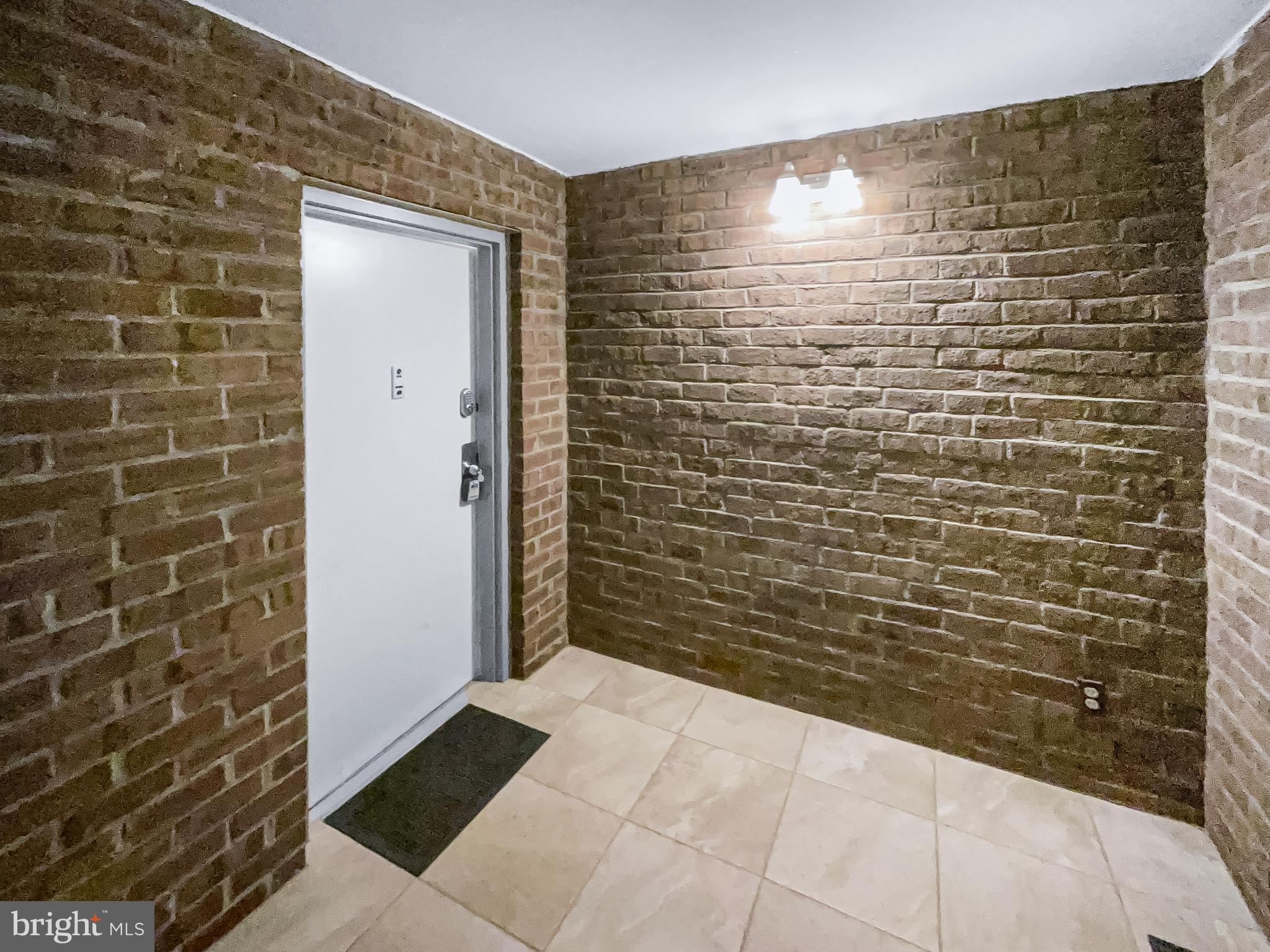 11204 Chestnut Grove Square, Unit 206 Reston, VA 20190 - Photo 6 of 18 a bathroom with a shower