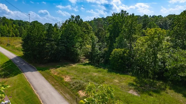 $1,200,000 | 3 Lakeside Drive, Six Mile, SC 29682