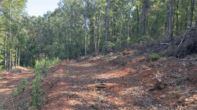 $1,200,000 | 3 Lakeside Drive, Six Mile, SC 29682