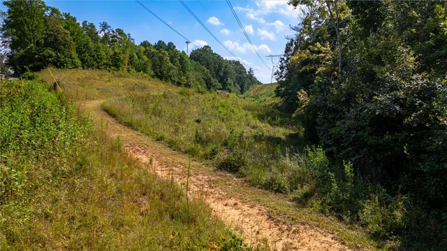 $1,200,000 | 3 Lakeside Drive, Six Mile, SC 29682