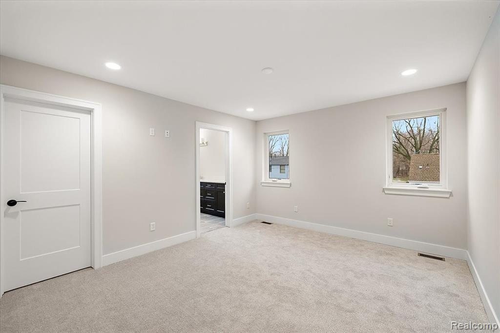 2921 Walsh Drive Rochester, MI 48309 - Photo 30 of 64