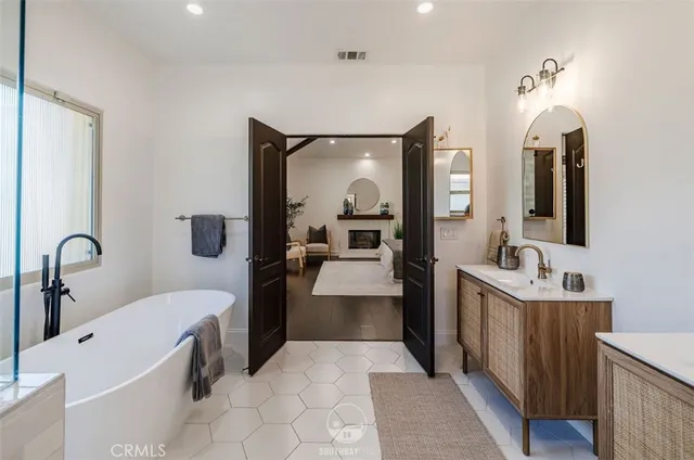 $1,699,000 | 202 North Irena Avenue, Unit B, Redondo Beach, CA 90277