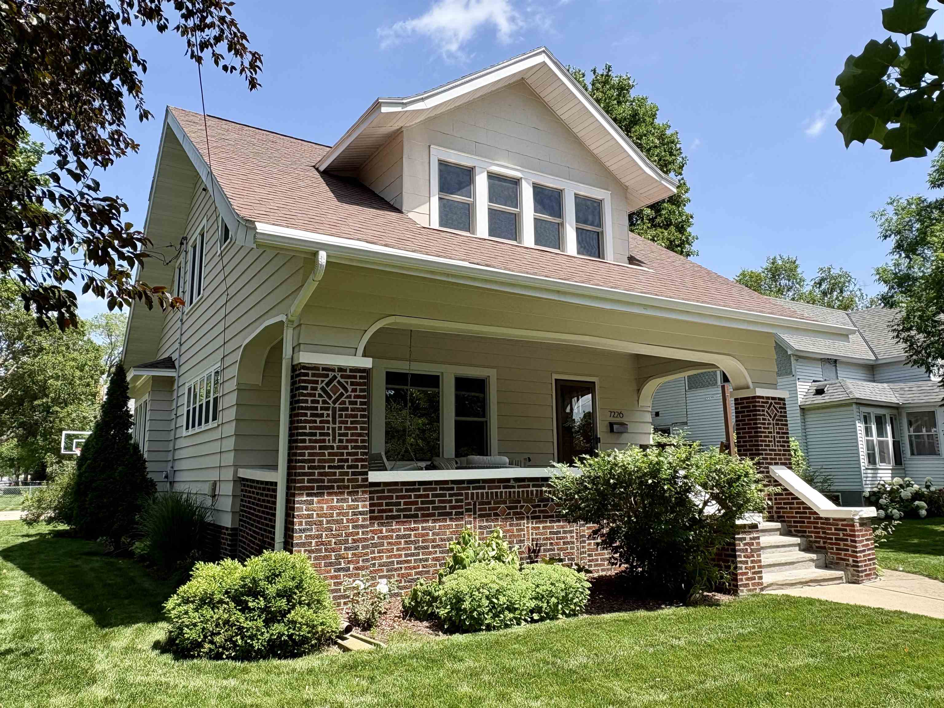 7226 Hubbard Avenue Middleton, WI 53562 - Photo 9 of 54