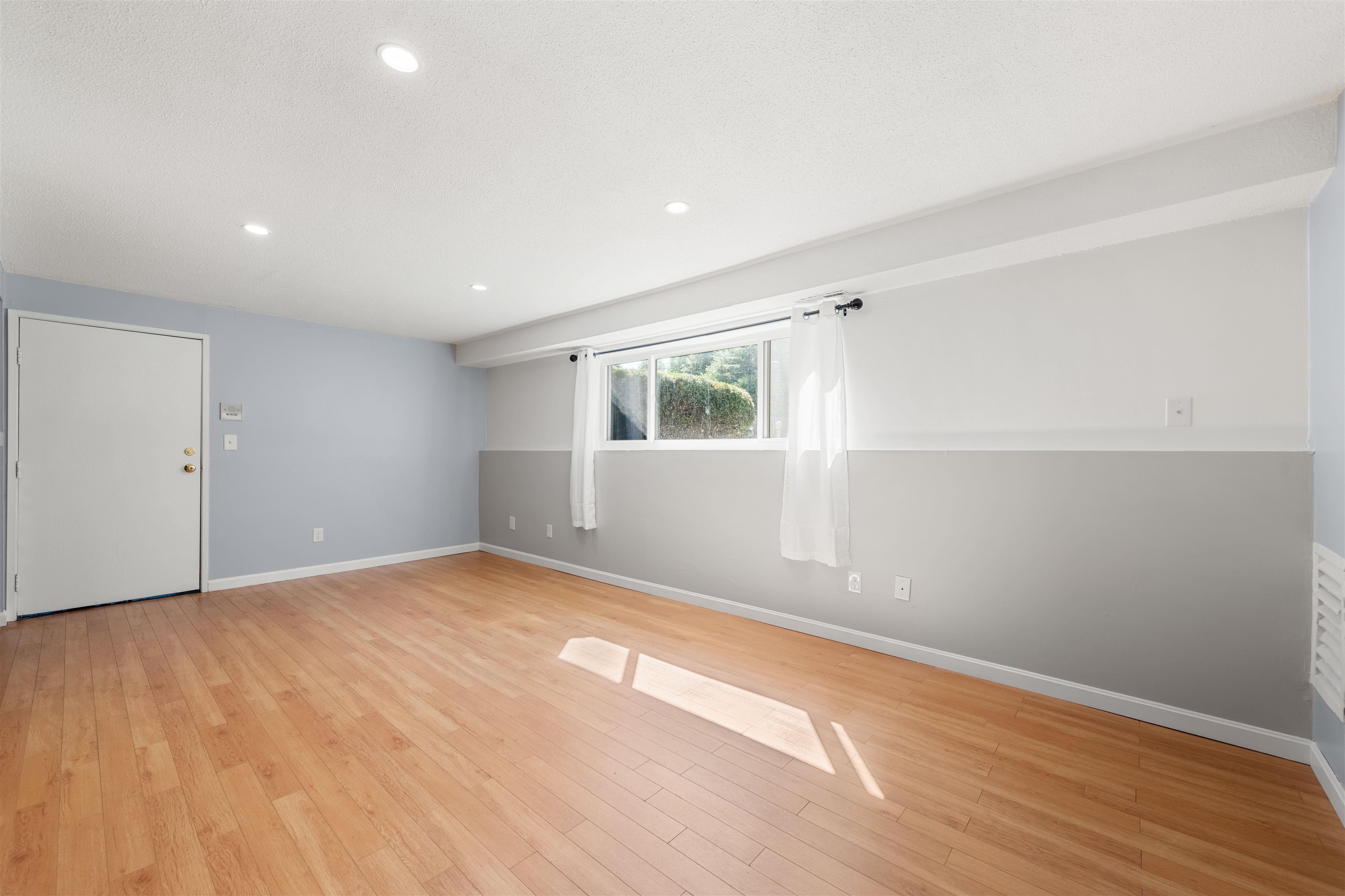 2 Brookside Drive, Unit 4 Exeter, NH 03833 - Photo 5 of 28 Gallery Image 5