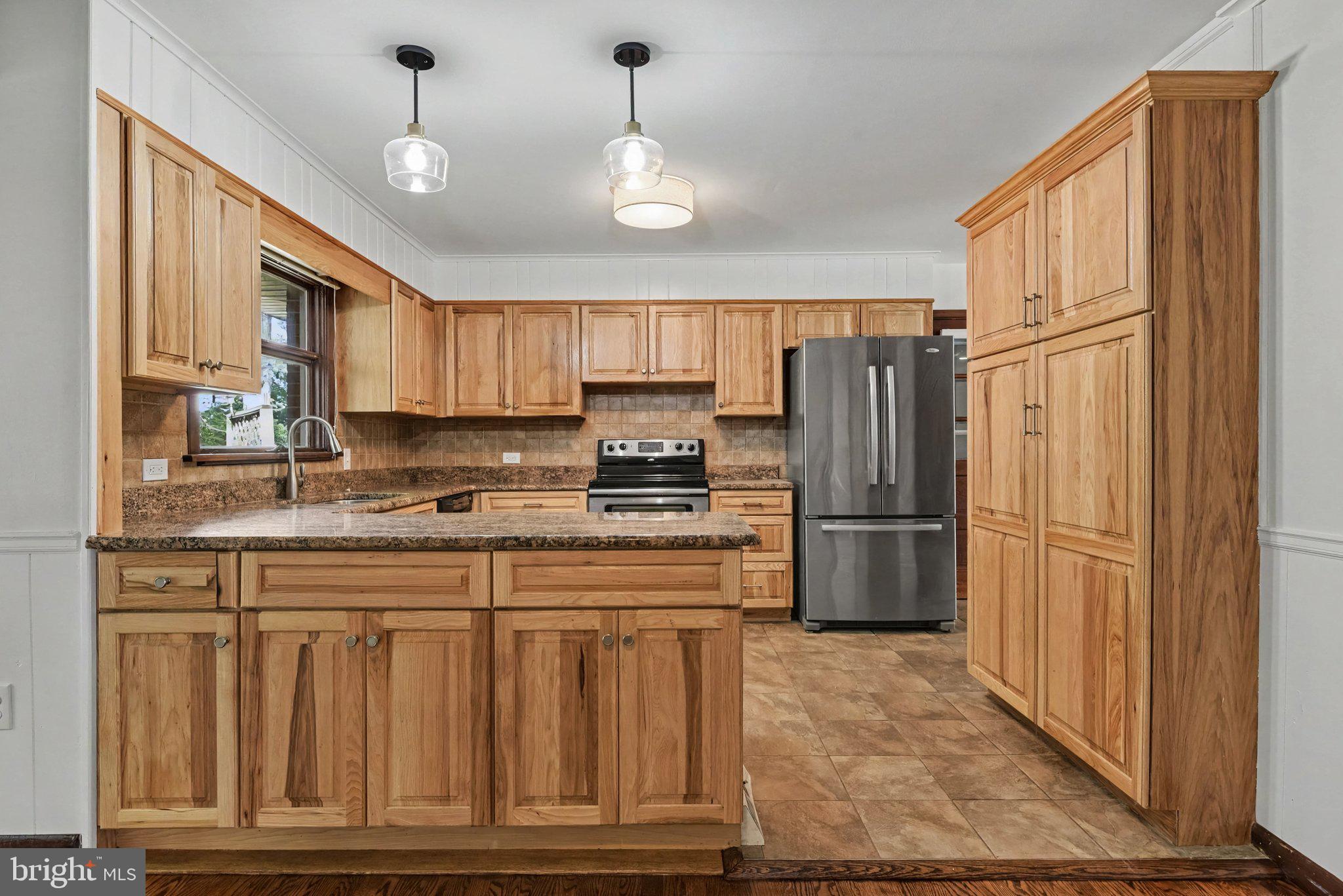 604 Hillcrest Road Hershey, PA 17033 - Photo 5 of 30 Gallery Image 5
