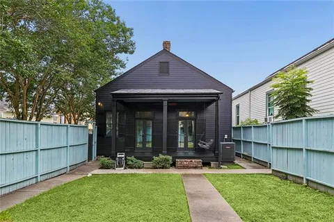 $725,000 | 3228 Annunciation Street, New Orleans, LA 70115