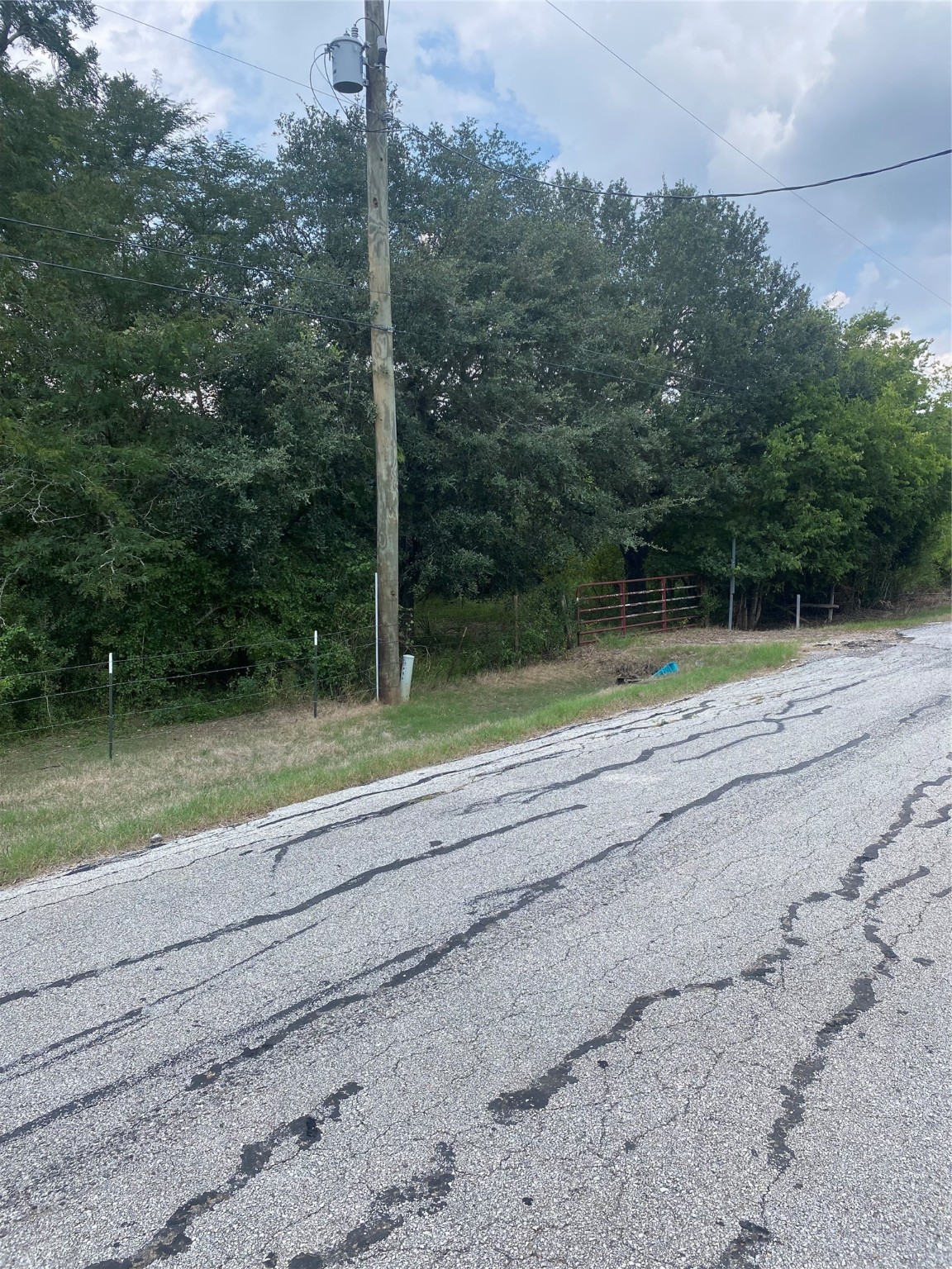 857-911 Insurance Road Richmond, TX 77469 - Photo 5 of 5 a view of a backyard