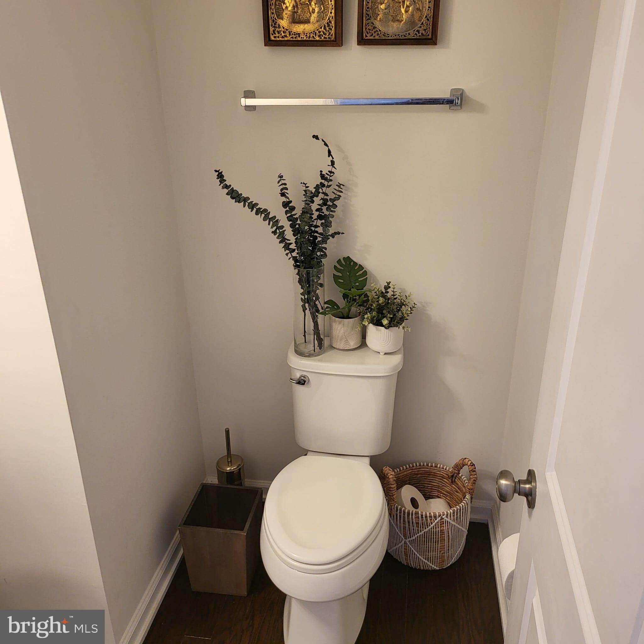 24626 Cable Mill Terrace Aldie, VA 20105 - Photo 7 of 46 a bathroom with a toilet and a sink