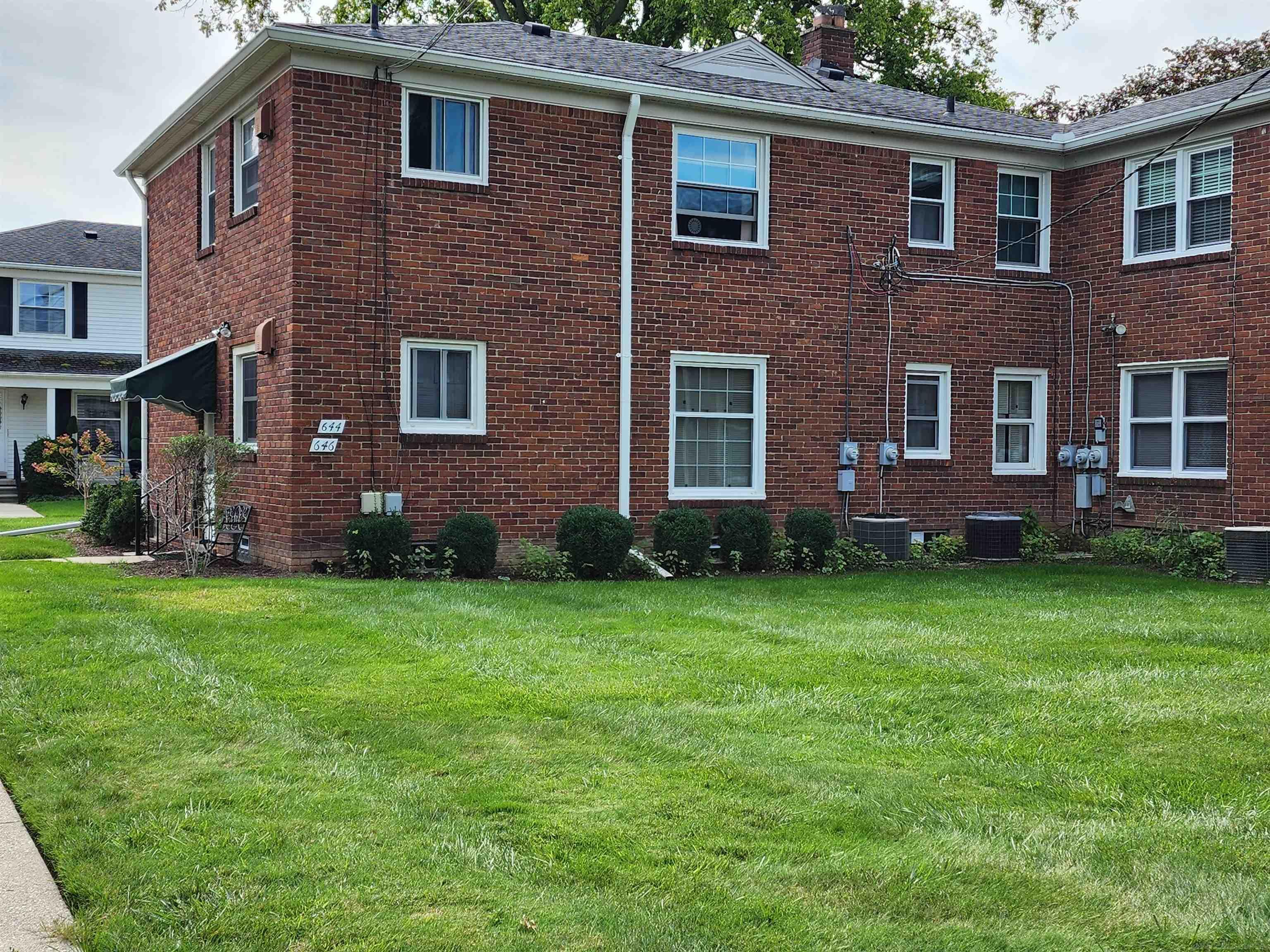 644 Cadieux Road Grosse Pointe, MI 48230 - Photo 2 of 22