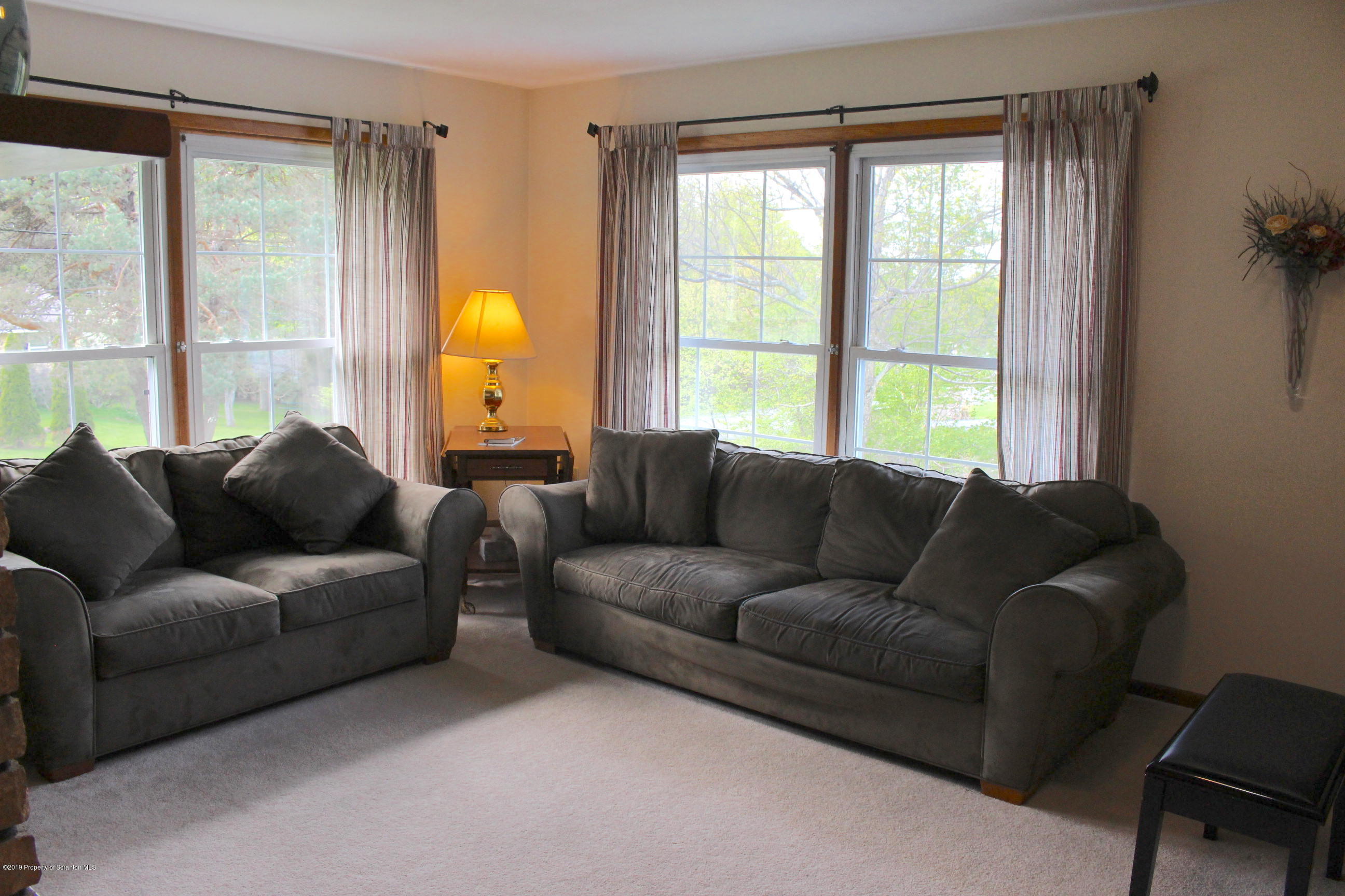 1020 Newton Road Clarks Summit, PA 18411 - Photo 6 of 40 Living Room