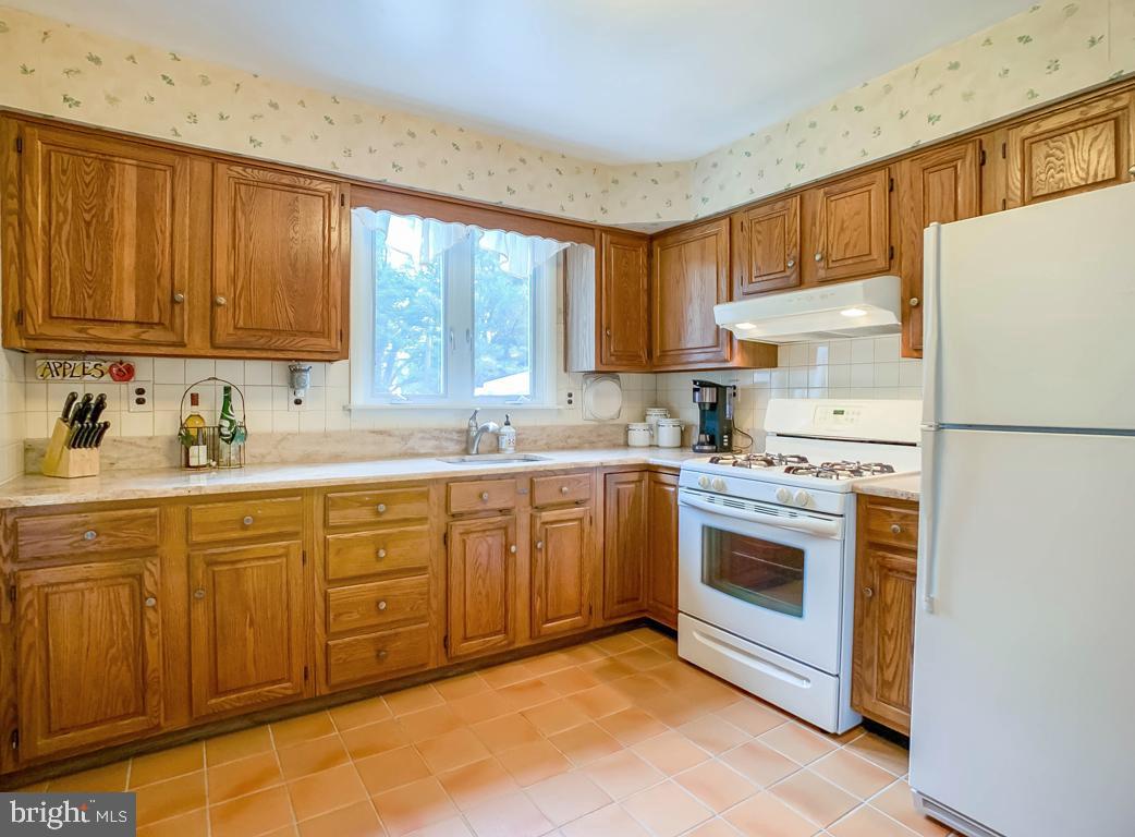 315 Hickory Road Warminster, PA 18974 - Photo 14 of 42
