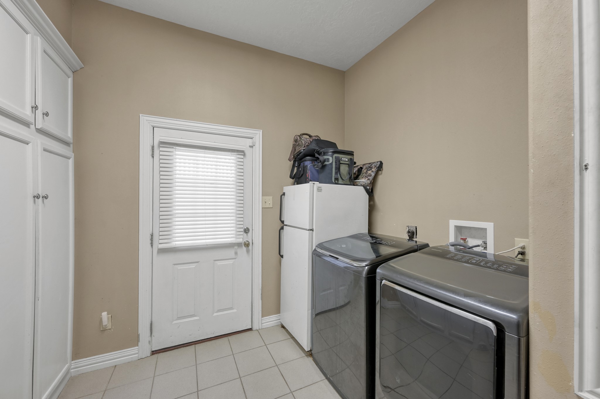 144 Wood Farm Road Huntsville, TX 77320 - Photo 17 of 35 a utility room with dryer and washer