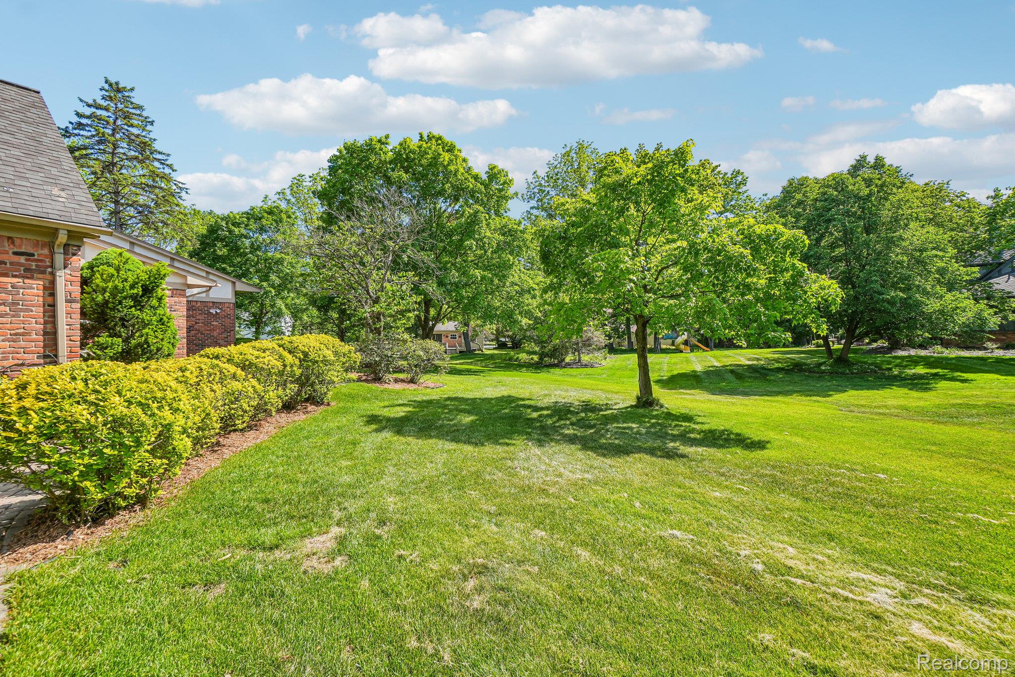 4523 Rivers Edge Drive Troy, MI 48098 - Photo 54 of 66 54-web-or-mls-Rivers Edge Dr-S0306-054.jpg