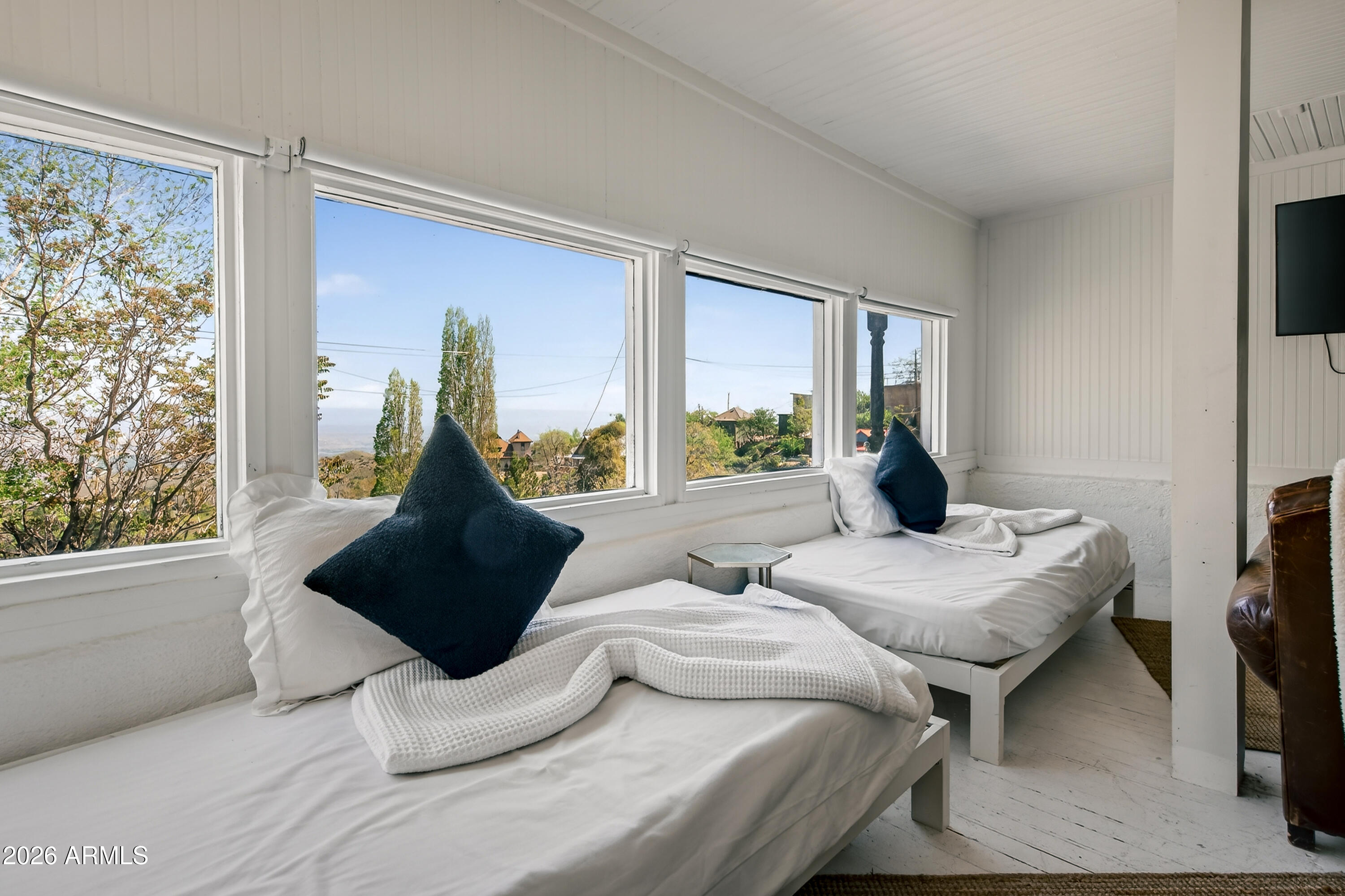 511 Main Street Jerome, AZ 86331 - Photo 14 of 67 a living room with furniture and a window
