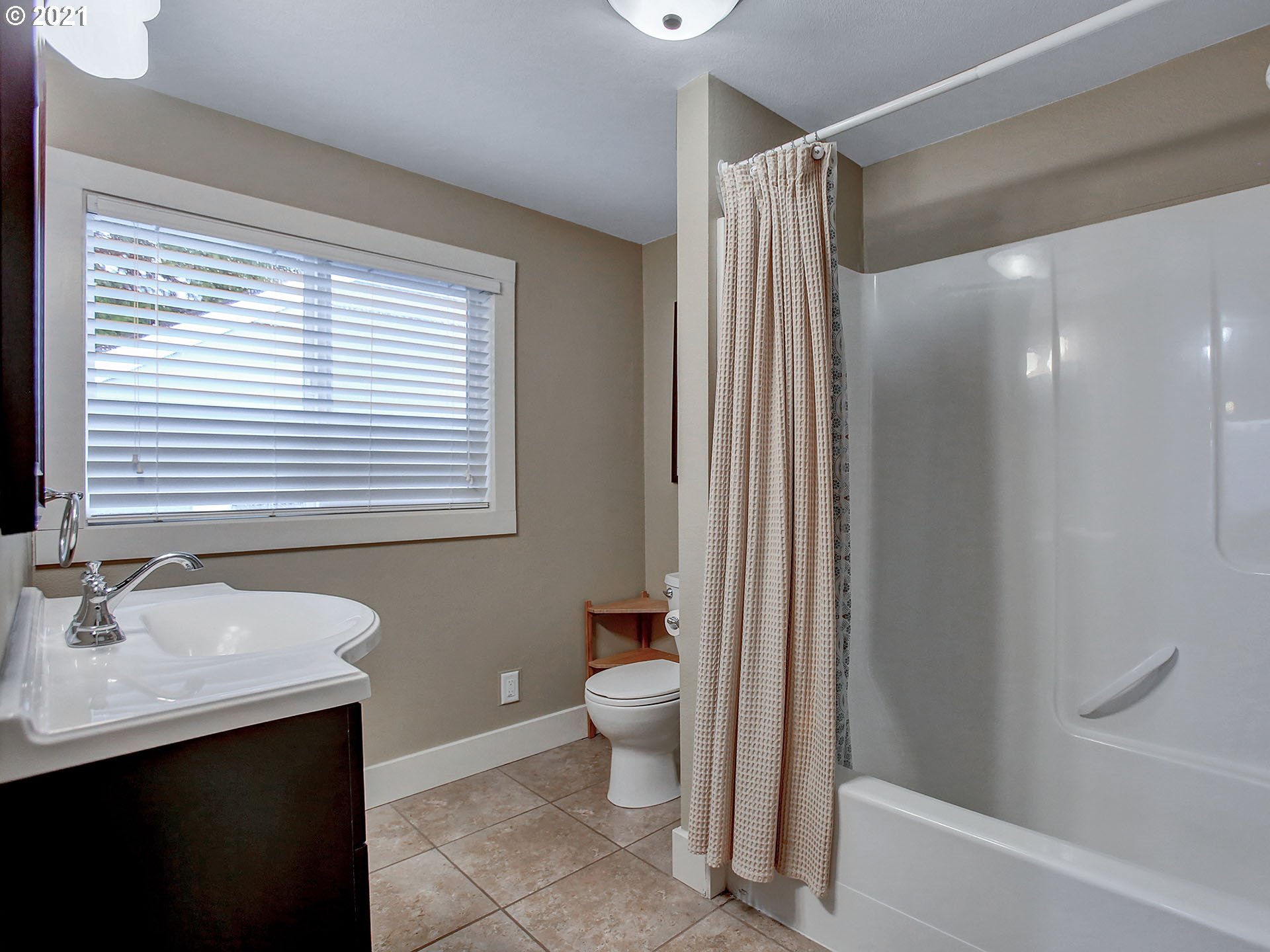 4916 Southeast Rural Street Portland, OR 97206 - Photo 17 of 30 Gallery Image 17
