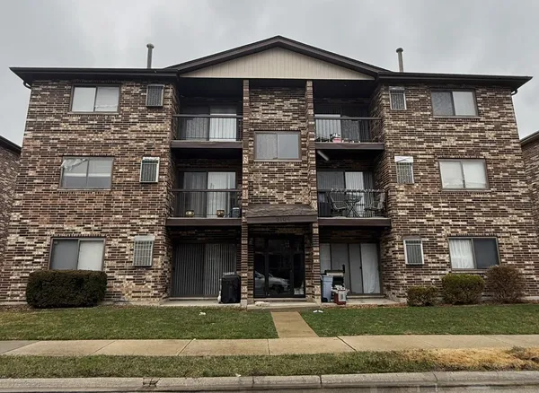 $1,825 | 9104 Lincoln Court, Unit 203, Orland Park, IL 60462