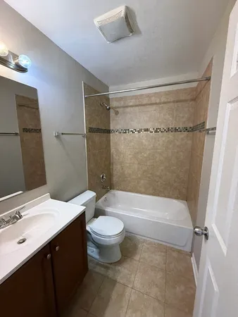 $1,825 | 9104 Lincoln Court, Unit 203, Orland Park, IL 60462