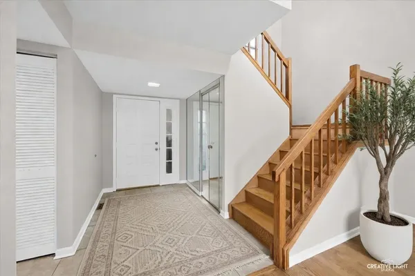 $419,990 | 1102 Southbridge Lane, Schaumburg, IL 60169