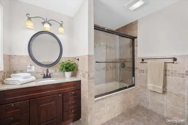 $419,990 | 1102 Southbridge Lane, Schaumburg, IL 60169