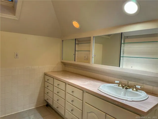 $1,700 | 546 West Taft Avenue, Bridgeport, CT 06604