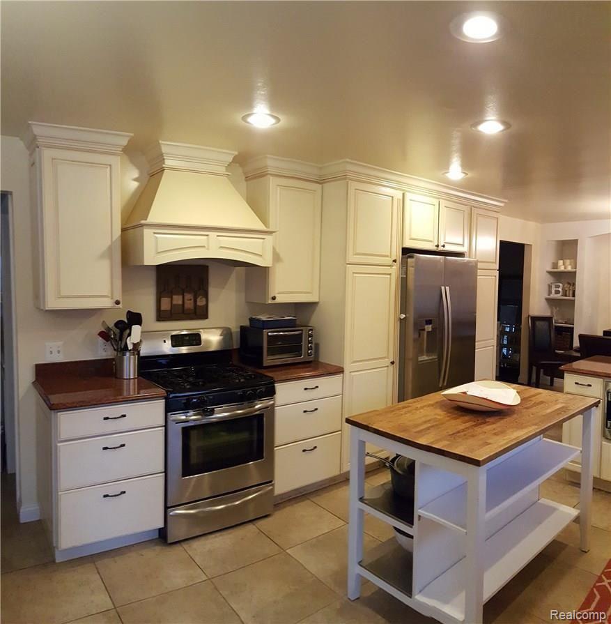 5651 Beechview Drive Rochester, MI 48306 - Photo 5 of 23 Beechview5651_05.jpg