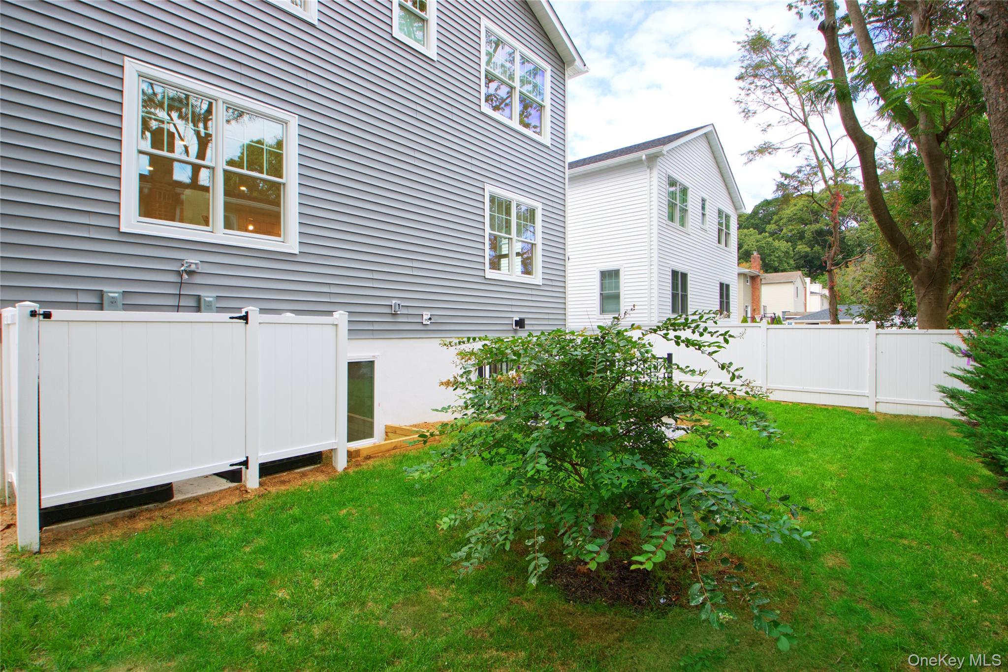 48b Linwood Road North, Unit B Port Washington, NY 11050 - Photo 23 of 25 Gallery Image 23