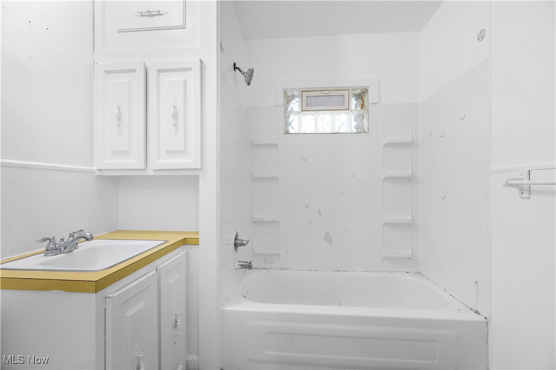 324 Root Road Lorain, OH 44052 - Photo 18 of 38 Bathroom with tub / shower combination and vanity