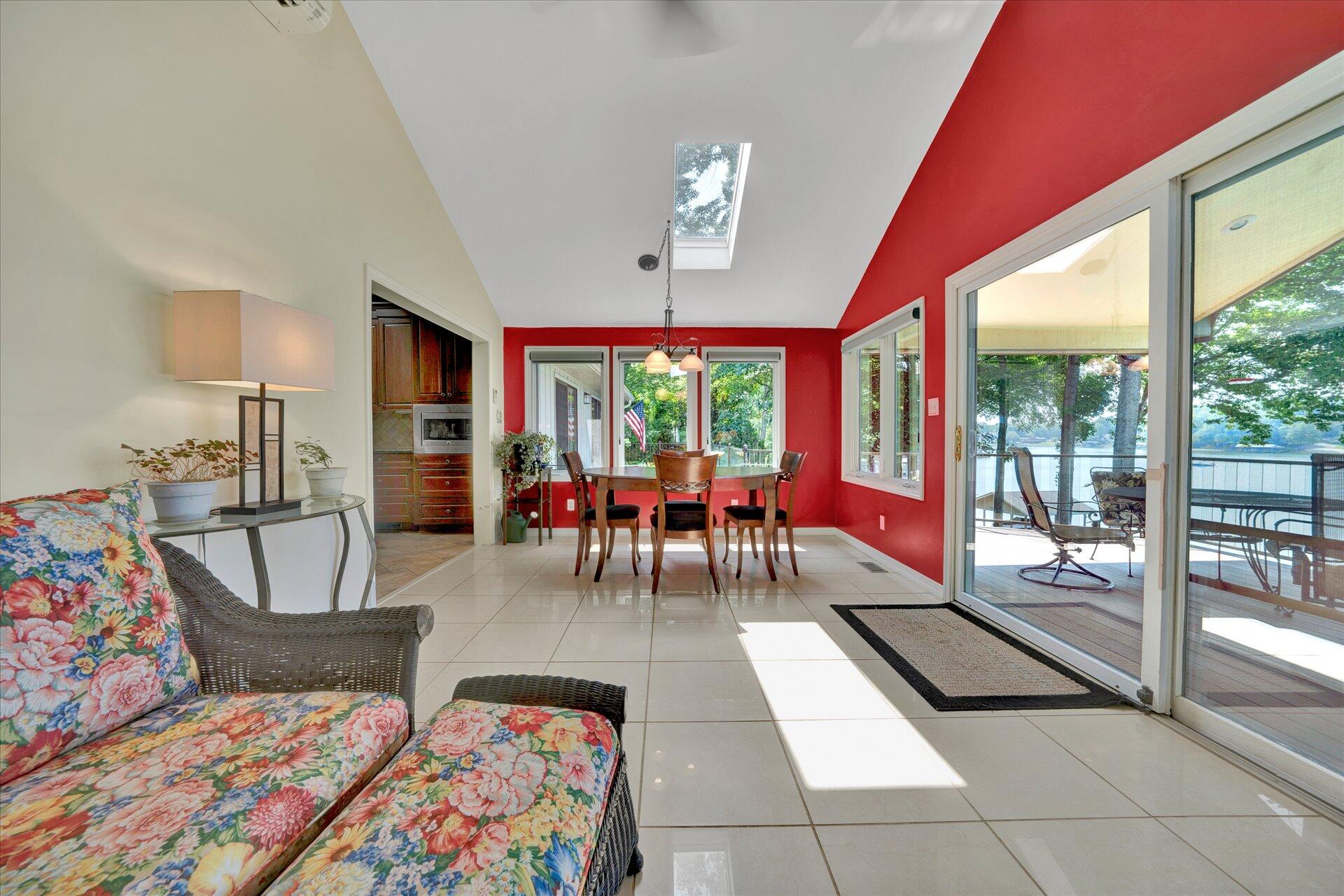 85 Chickadee Circle Moneta, VA 24121 - Photo 18 of 57 a very nice looking room with a large window