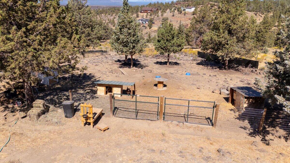 13770 Southwest Cinder Cone Loop Terrebonne, OR 97760 - Photo 25 of 41