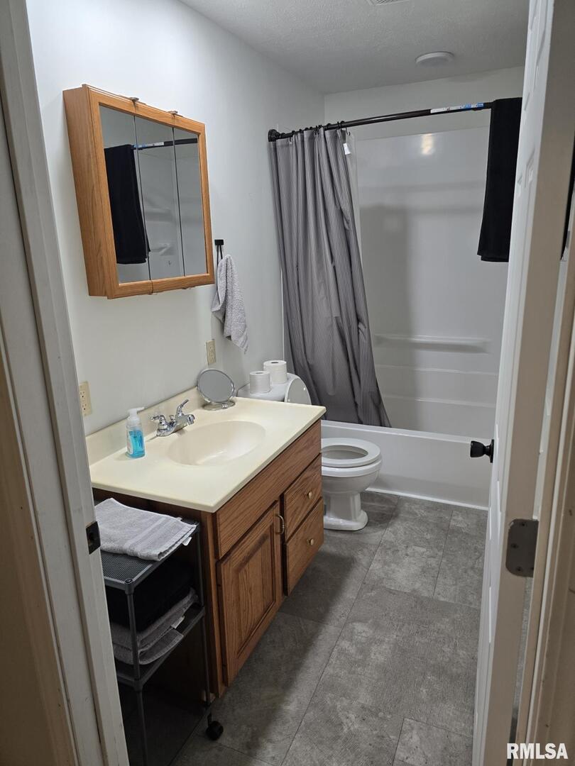 505 South 2nd Street Marion, IL 62959 - Photo 8 of 21 a bathroom with a sink a toilet a mirror and shower