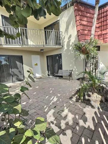 $2,500 | 3783 Victoria Drive, West Palm Beach, FL 33406