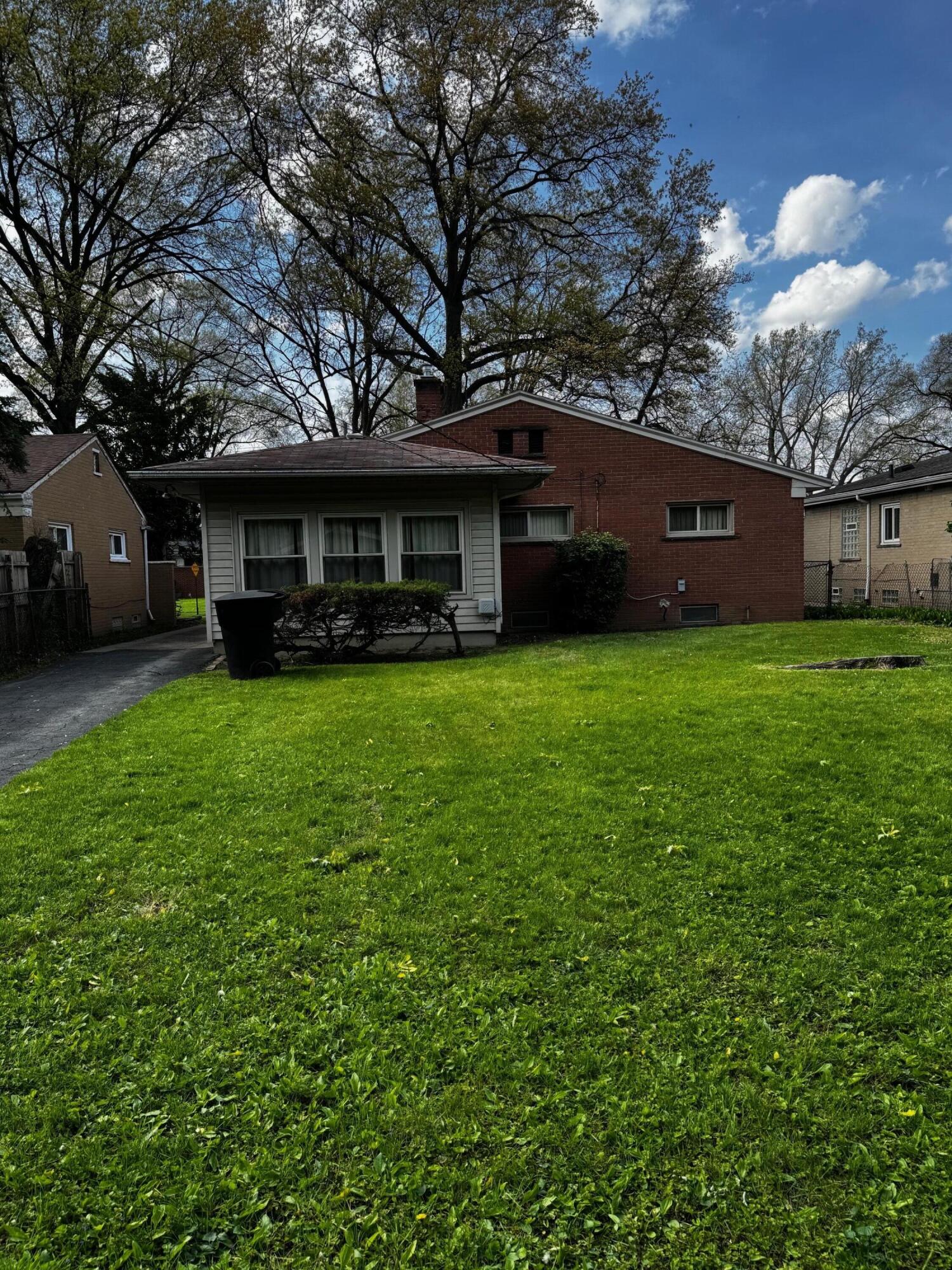 20370 Cherokee Street Detroit, MI 48219 - Photo 3 of 17 IMG_1033