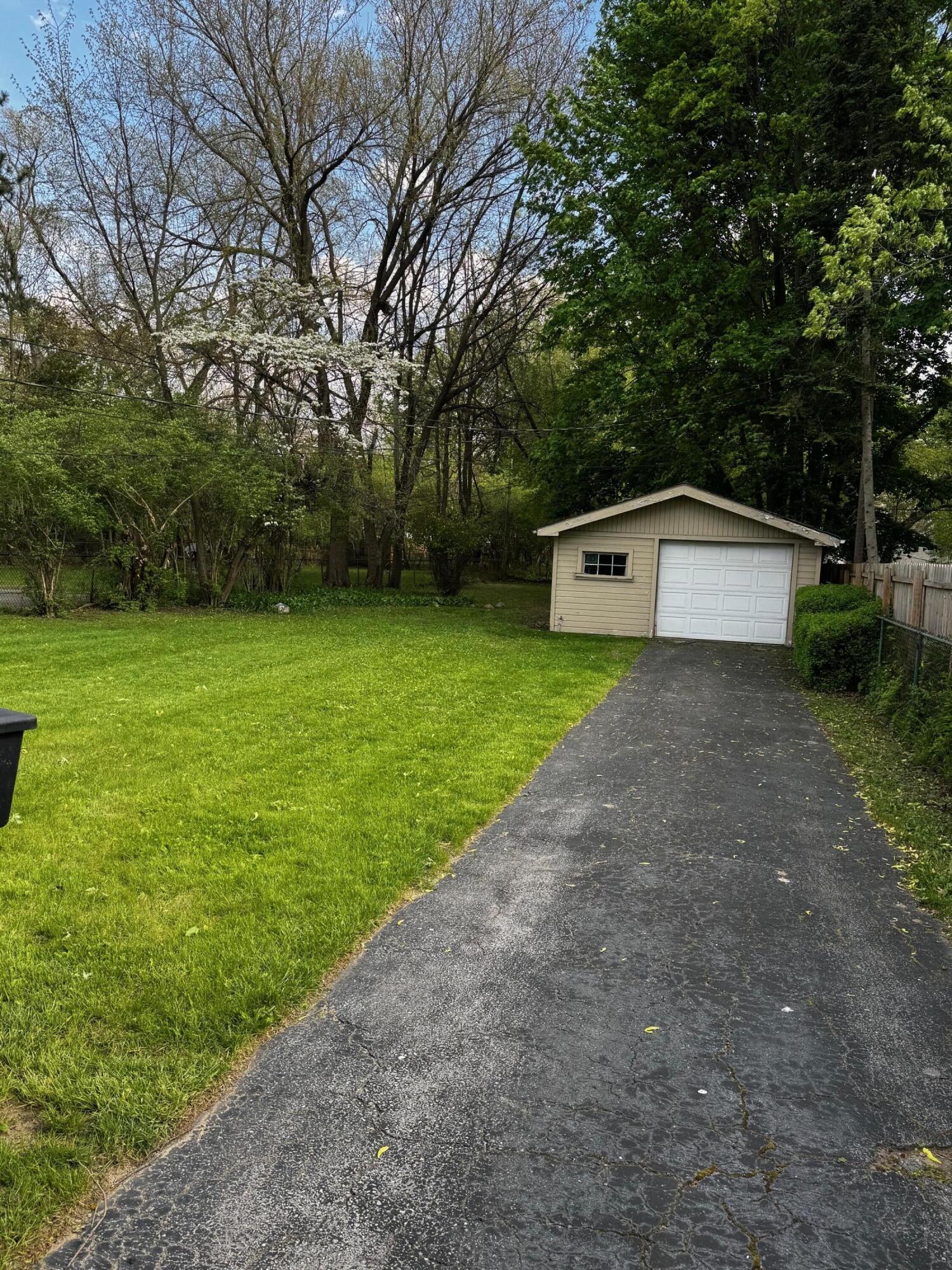 20370 Cherokee Street Detroit, MI 48219 - Photo 4 of 17 IMG_1032
