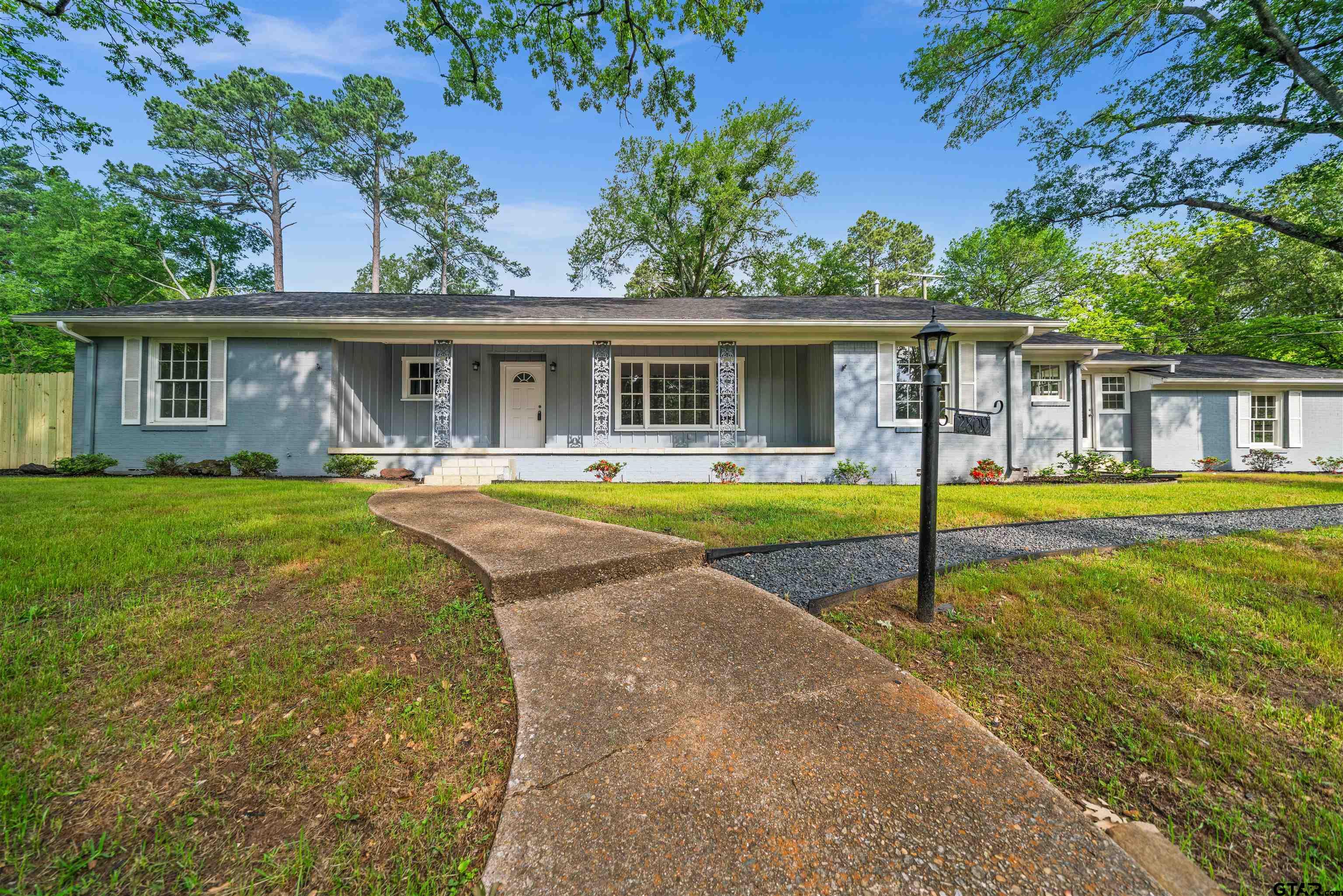 2809 South Robertson Ave