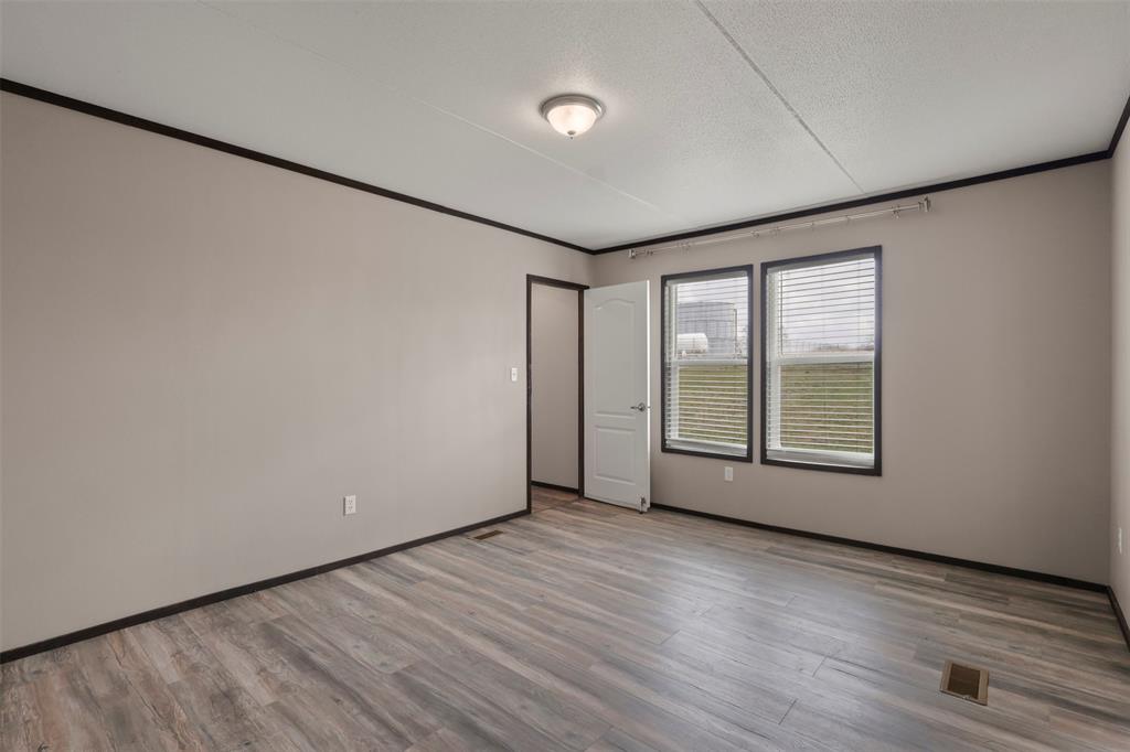 627 Kentucky Town Road Whitewright, TX 75491 - Photo 12 of 35