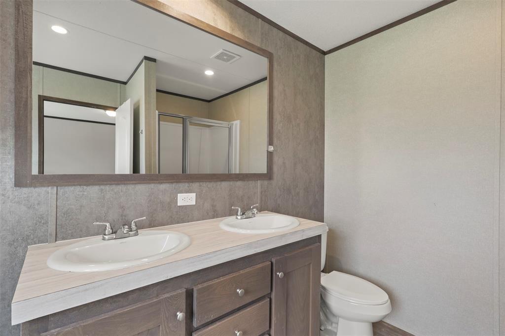 627 Kentucky Town Road Whitewright, TX 75491 - Photo 14 of 35