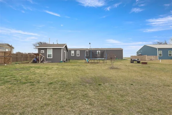 $299,900 | 627 Kentucky Town Road, Whitewright, TX 75491