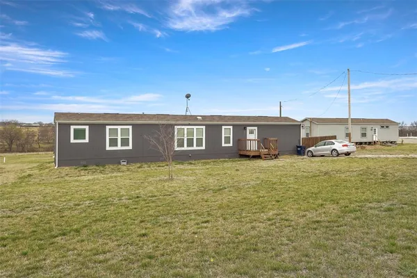 $299,900 | 627 Kentucky Town Road, Whitewright, TX 75491